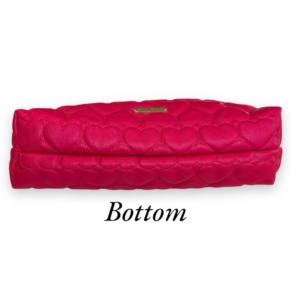 BETSY JOHNSON HOT PINK QUILTED HEARTS CROSSBODY BAG. - Picture 4 of 6
